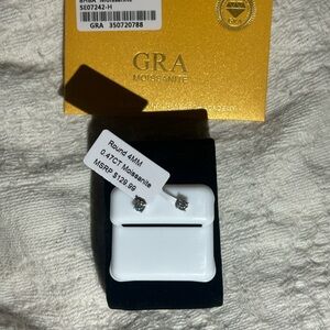 Round 4mm 0.47 carat moissanite push back studs